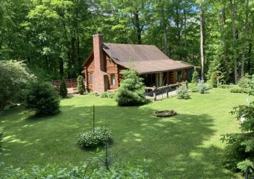 Nice log house and extra lot in Winsted Ct (Winsted)