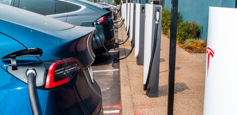 For Electric Vehicle Makers, Winners and Losers in Climate Bill