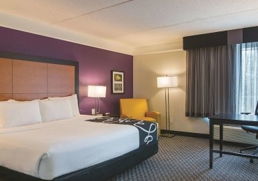 La Quinta Inn & Suites by Wyndham Orlando Airport North