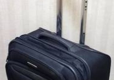 Samsonite carry on luggage spinner