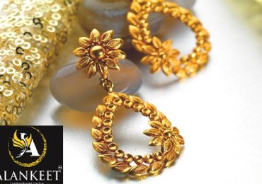 Buy Gold Earrings Online in USA | Call Us: +91-7900181111