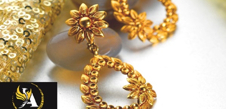 Buy Gold Earrings Online in USA | Call Us: +91-7900181111