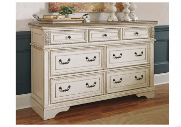 Realyn 7 Drawer Dresser