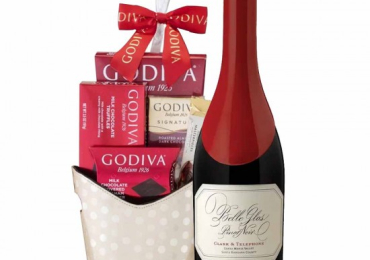 Valentine Wine Gift Basket | At Lowest Price