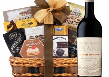 Order Online and Send a Luxurious Red Wine Gift Basket in California