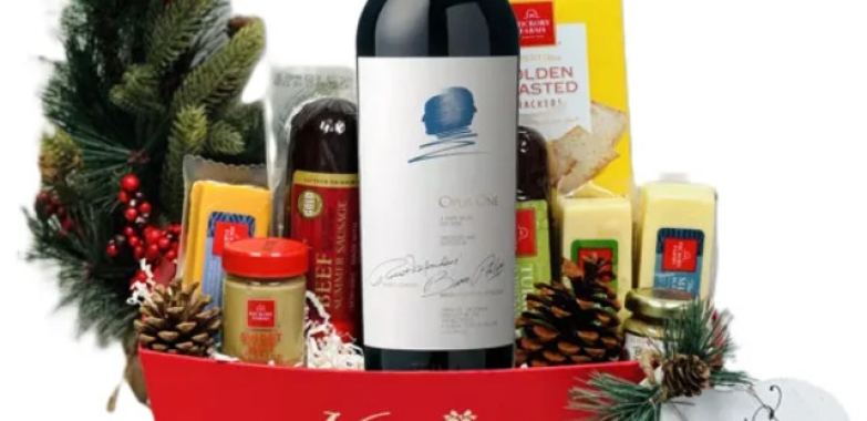 Order and Enjoy Christmas Wine Gift Basket at Best Price