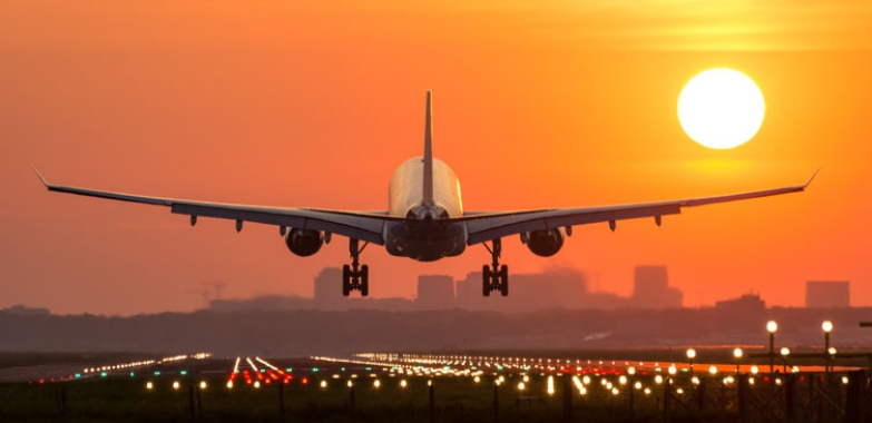 Come posso comunicare con l’operatore United Airlines?