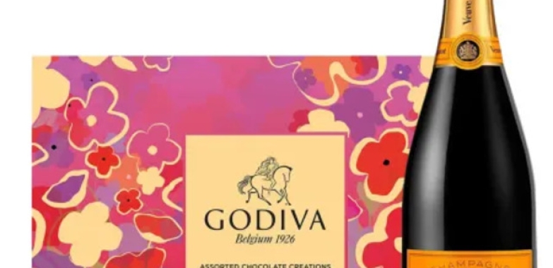 Order Veuve Clicquot Gift Set Online with Fast Delivery